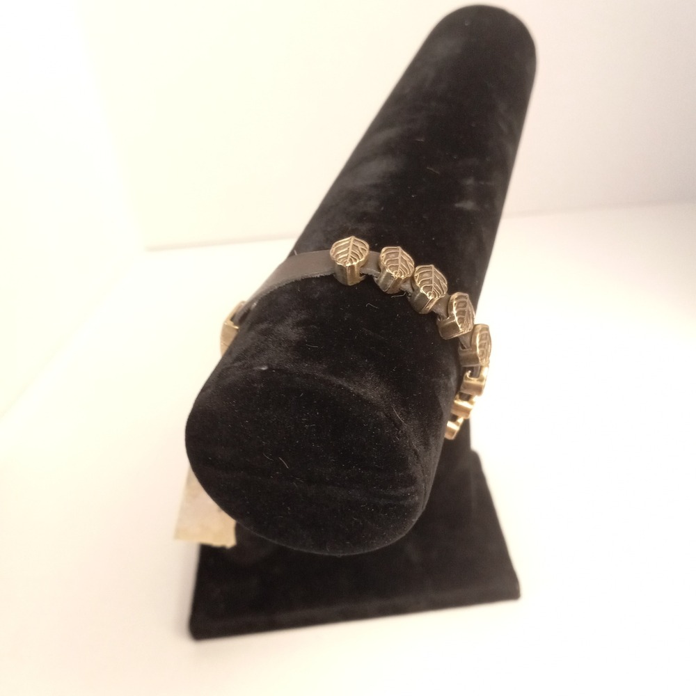 Lucky Brand Grey Leather Leaf Charm Bracelet Antiqued Gold Tone Magnetic Clasp
